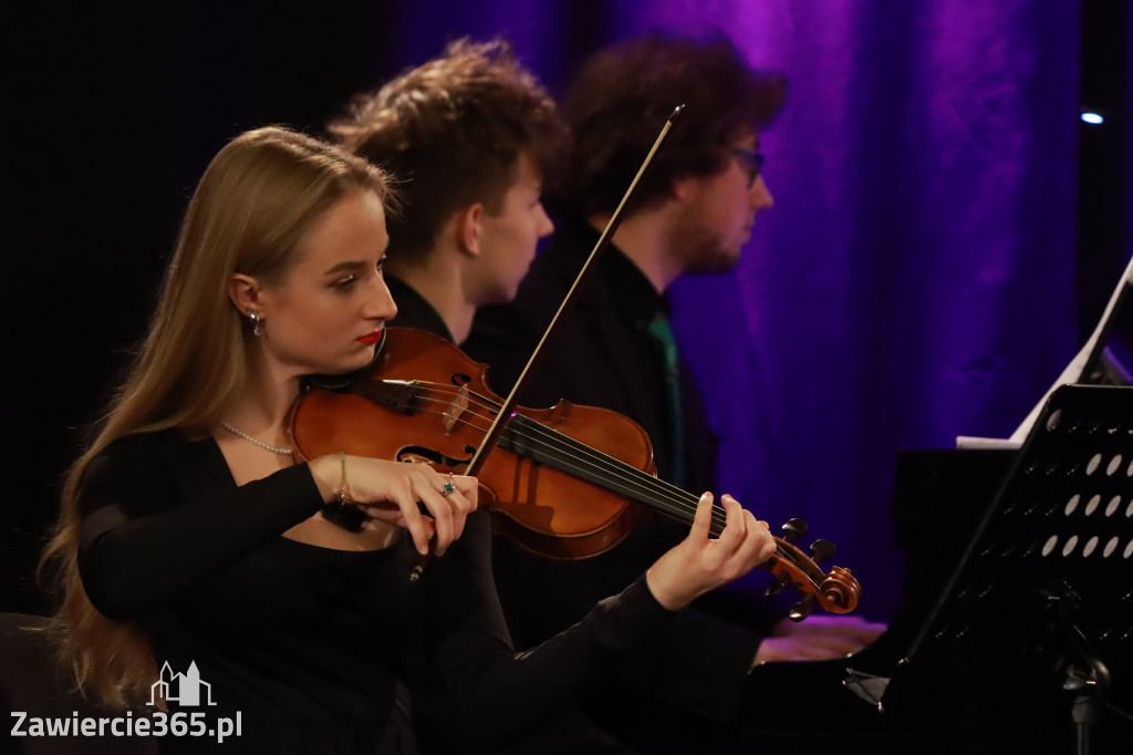 Fotorelacja: Koncert Filharmonia Jurajska  Świąteczne Opowieści.