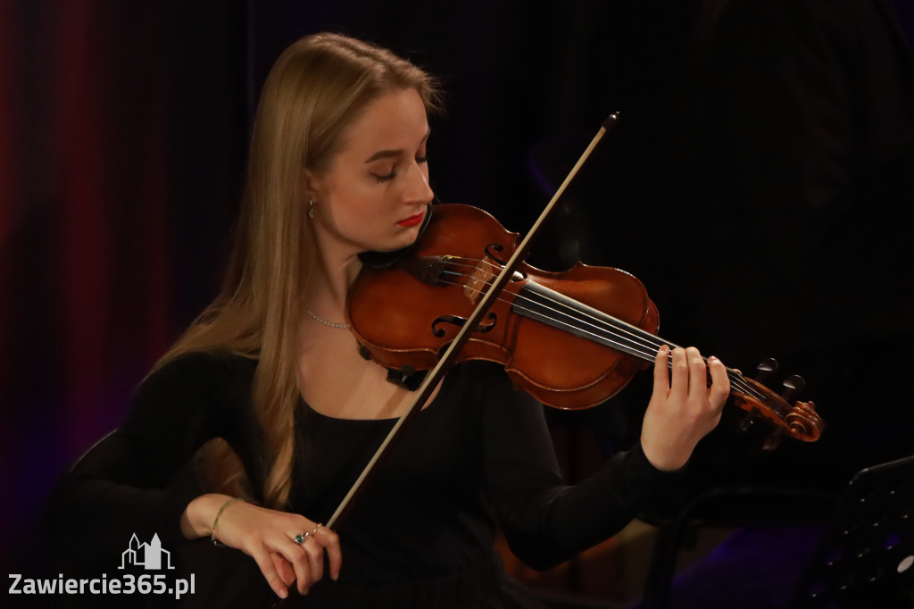 Fotorelacja: Koncert Filharmonia Jurajska  Świąteczne Opowieści.