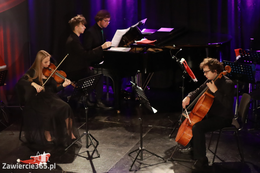 Fotorelacja: Koncert Filharmonia Jurajska  Świąteczne Opowieści.