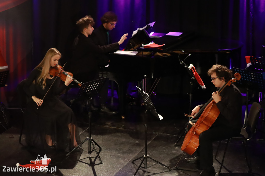 Fotorelacja: Koncert Filharmonia Jurajska  Świąteczne Opowieści.