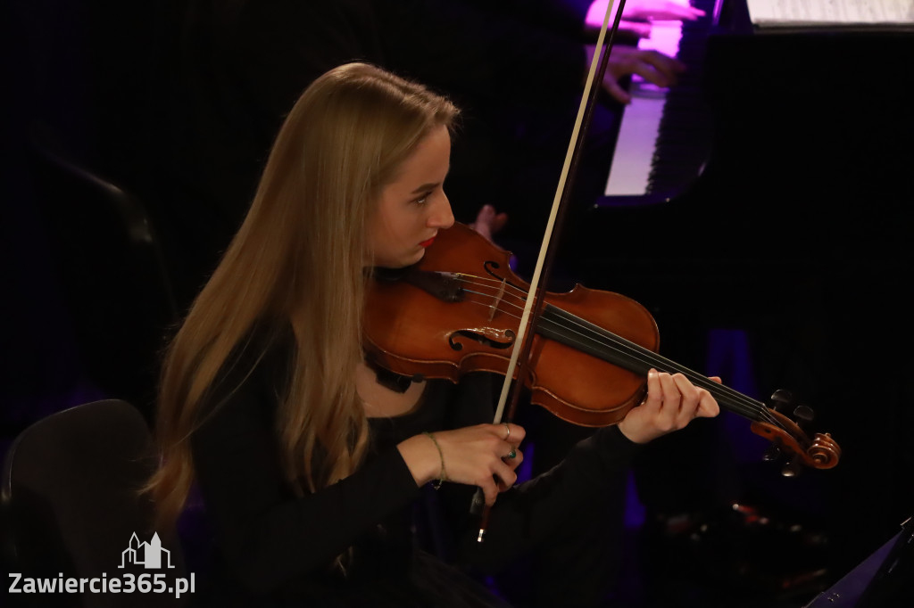 Fotorelacja: Koncert Filharmonia Jurajska  Świąteczne Opowieści.