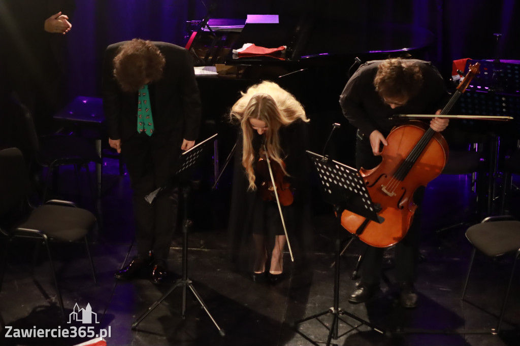 Fotorelacja: Koncert Filharmonia Jurajska  Świąteczne Opowieści.