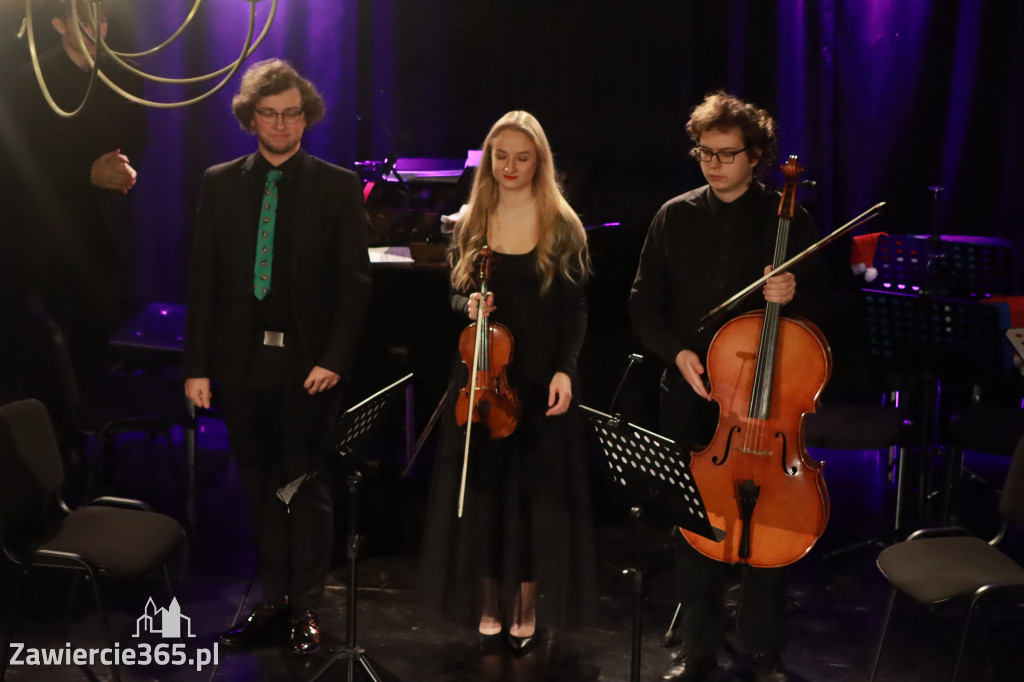 Fotorelacja: Koncert Filharmonia Jurajska  Świąteczne Opowieści.