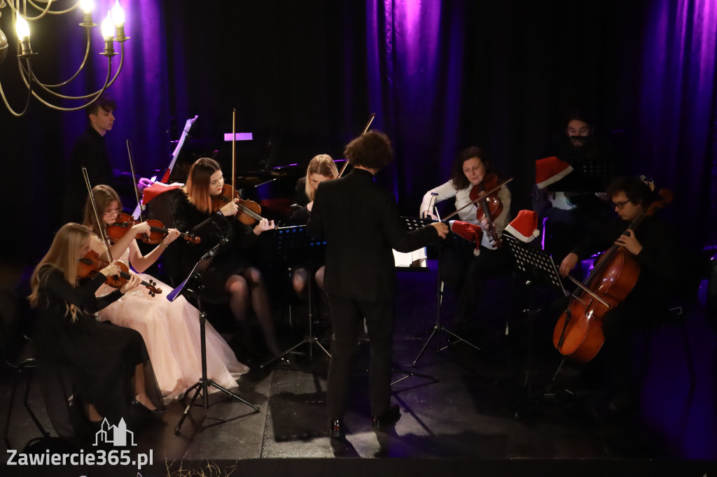 Fotorelacja: Koncert Filharmonia Jurajska  Świąteczne Opowieści.