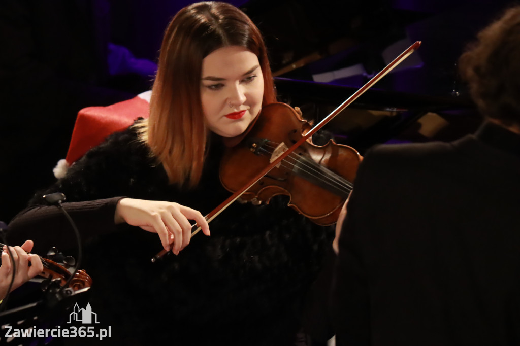 Fotorelacja: Koncert Filharmonia Jurajska  Świąteczne Opowieści.