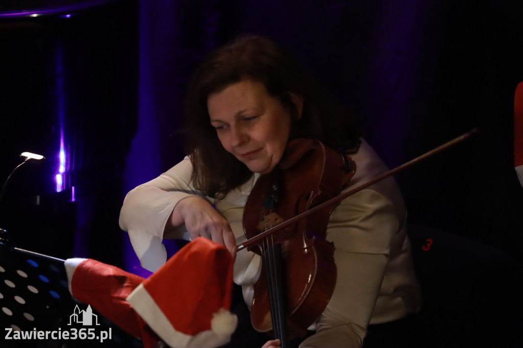 Fotorelacja: Koncert Filharmonia Jurajska  Świąteczne Opowieści.