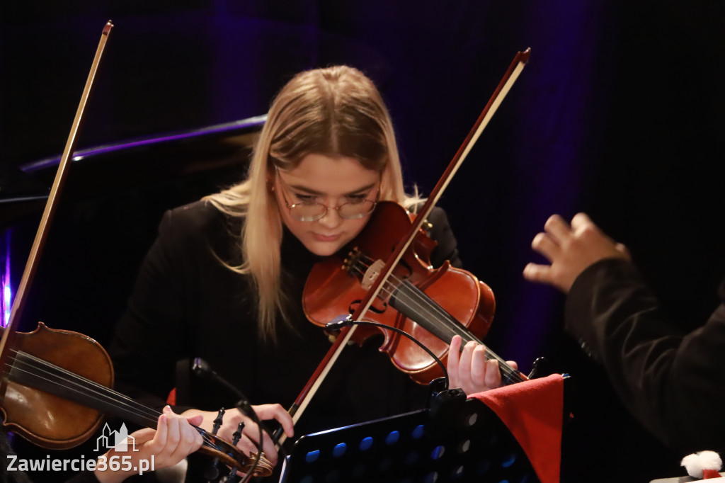 Fotorelacja: Koncert Filharmonia Jurajska  Świąteczne Opowieści.