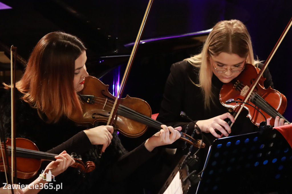 Fotorelacja: Koncert Filharmonia Jurajska  Świąteczne Opowieści.