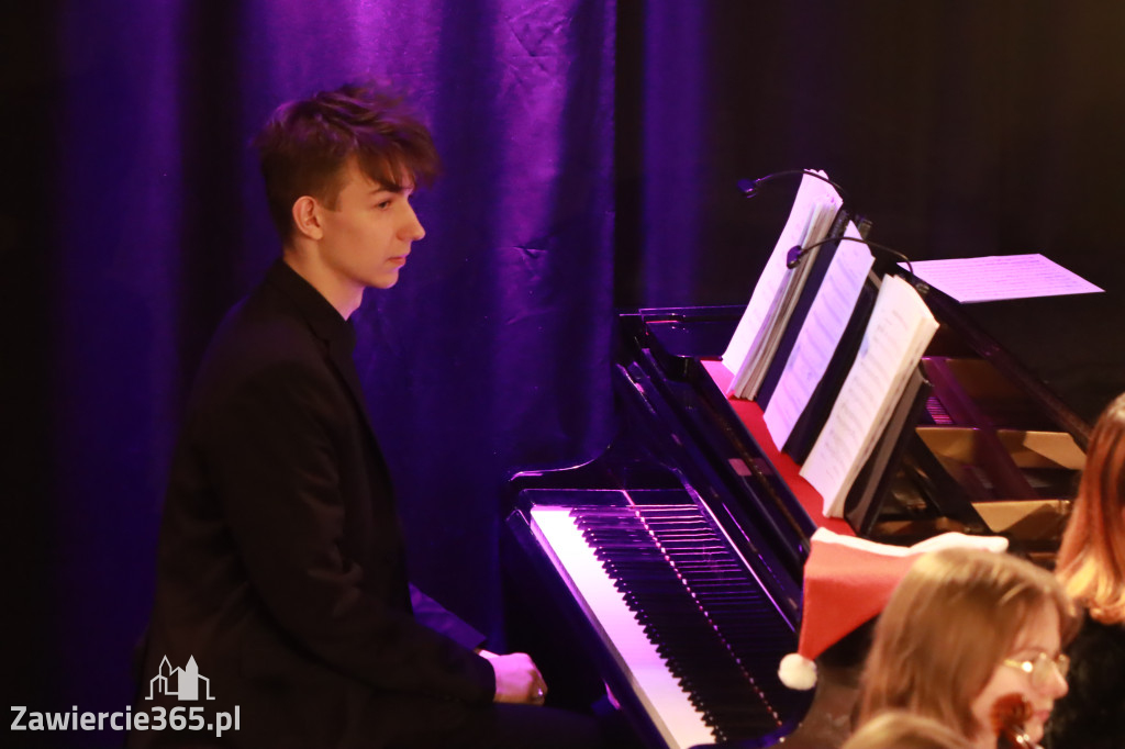 Fotorelacja: Koncert Filharmonia Jurajska  Świąteczne Opowieści.