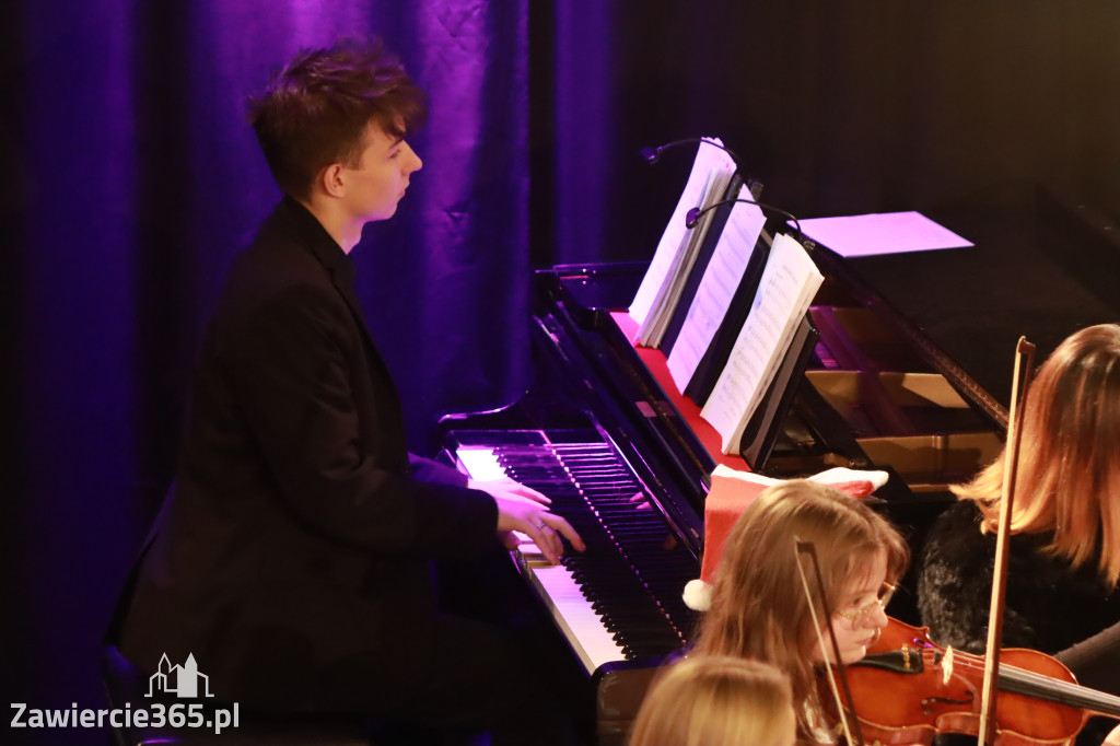 Fotorelacja: Koncert Filharmonia Jurajska  Świąteczne Opowieści.