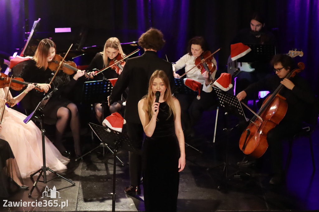Fotorelacja: Koncert Filharmonia Jurajska  Świąteczne Opowieści.