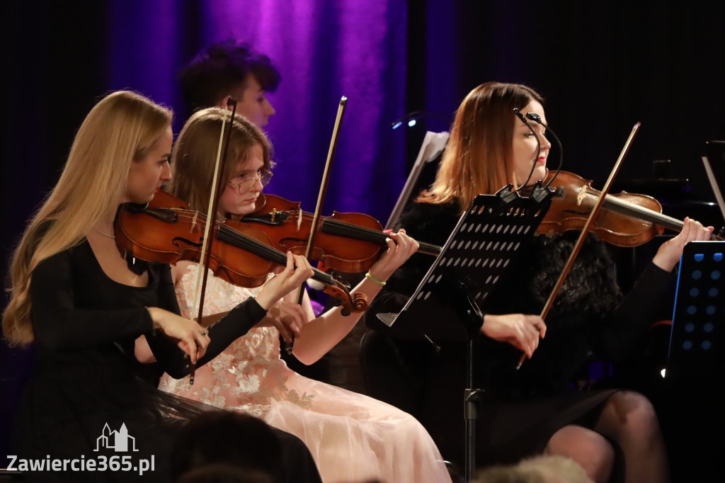 Fotorelacja: Koncert Filharmonia Jurajska  Świąteczne Opowieści.