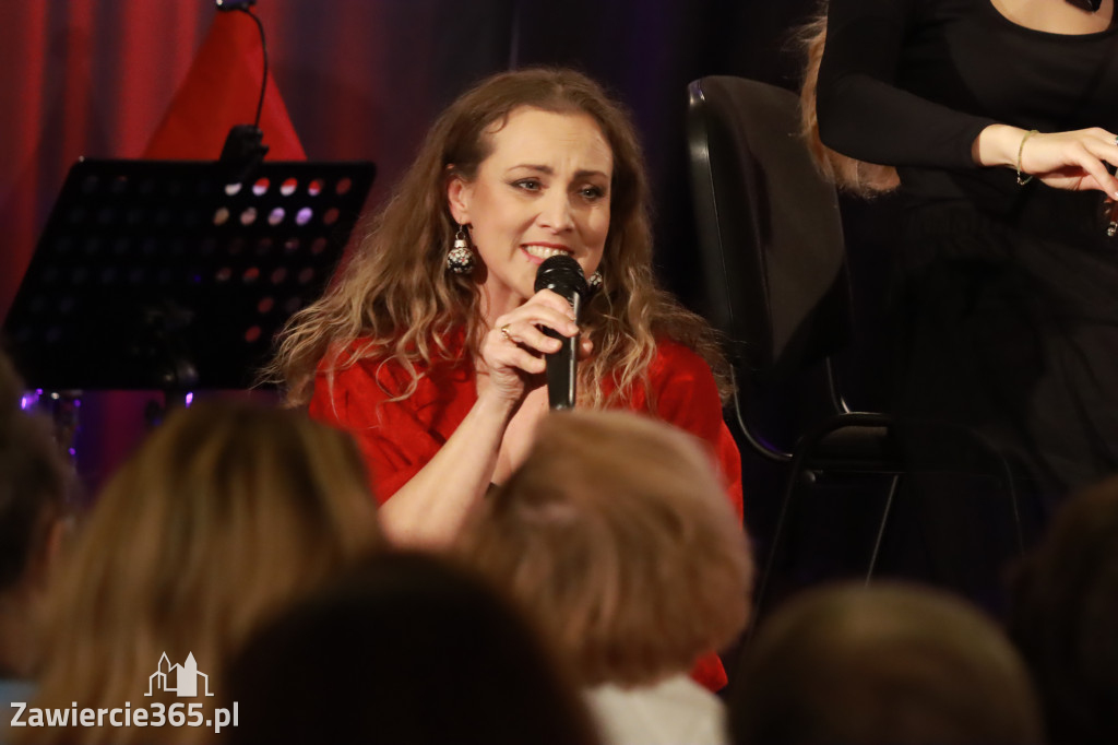 Fotorelacja: Koncert Filharmonia Jurajska  Świąteczne Opowieści.