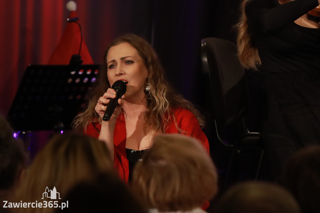 Fotorelacja: Koncert Filharmonia Jurajska  Świąteczne Opowieści.
