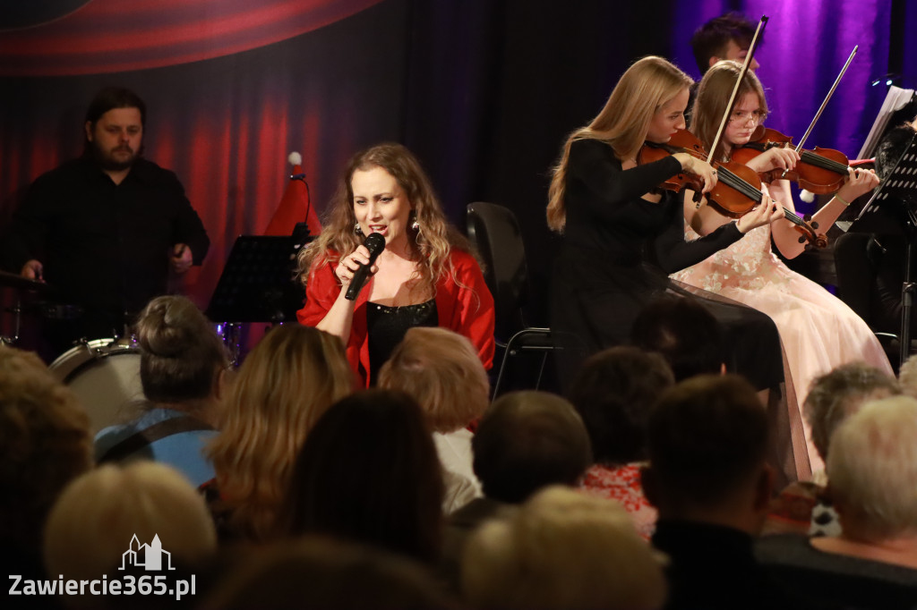 Fotorelacja: Koncert Filharmonia Jurajska  Świąteczne Opowieści.