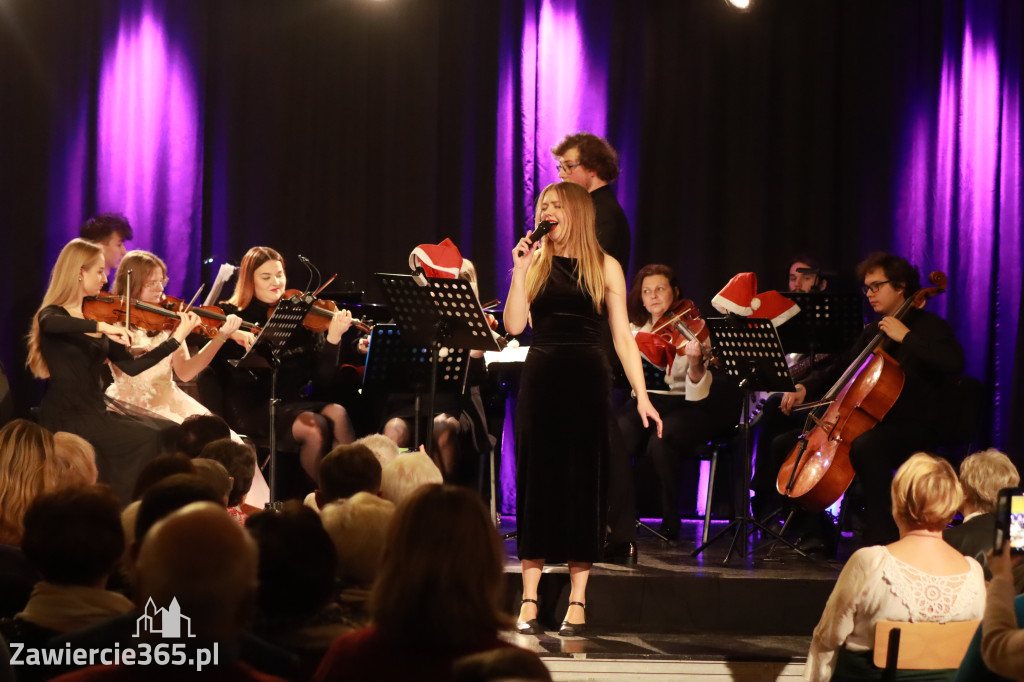 Fotorelacja: Koncert Filharmonia Jurajska  Świąteczne Opowieści.