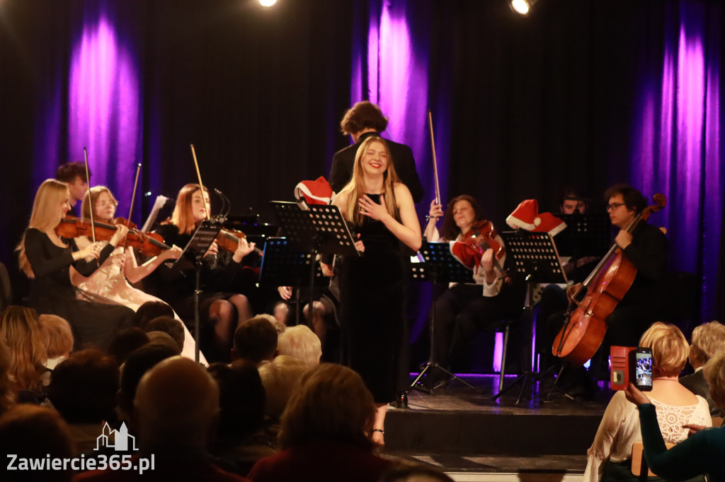Fotorelacja: Koncert Filharmonia Jurajska  Świąteczne Opowieści.