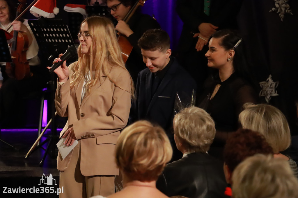 Fotorelacja: Koncert Filharmonia Jurajska  Świąteczne Opowieści.