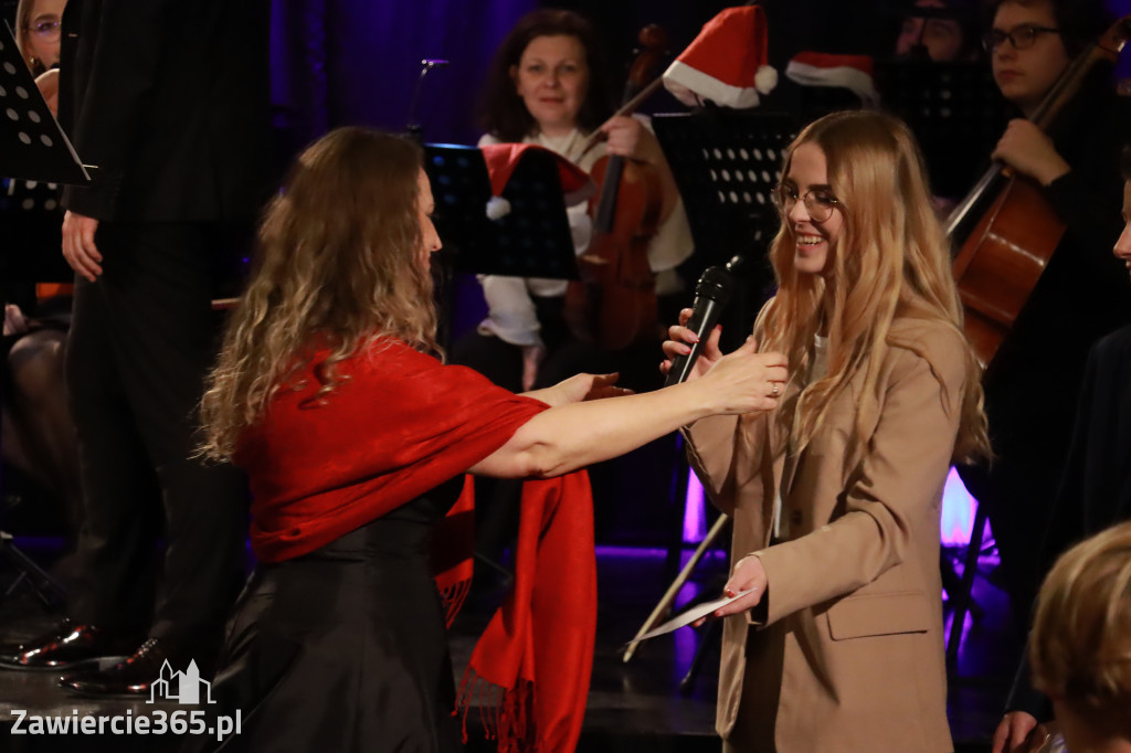 Fotorelacja: Koncert Filharmonia Jurajska  Świąteczne Opowieści.