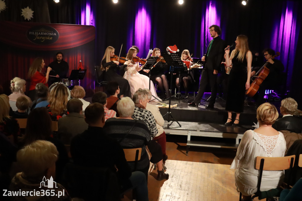 Fotorelacja: Koncert Filharmonia Jurajska  Świąteczne Opowieści.