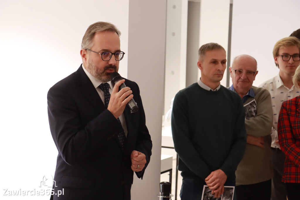 Fotorelacja: Otwarcie wystawy  - MOJA  KRYSZTAŁOWA HISTORIA.