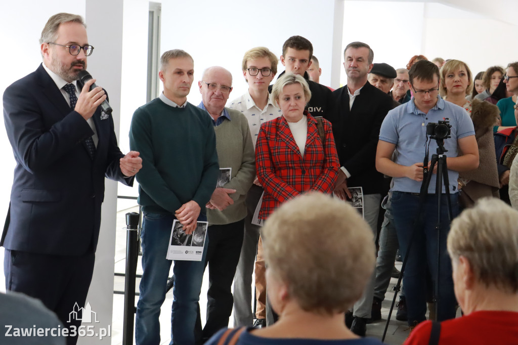 Fotorelacja: Otwarcie wystawy  - MOJA  KRYSZTAŁOWA HISTORIA.