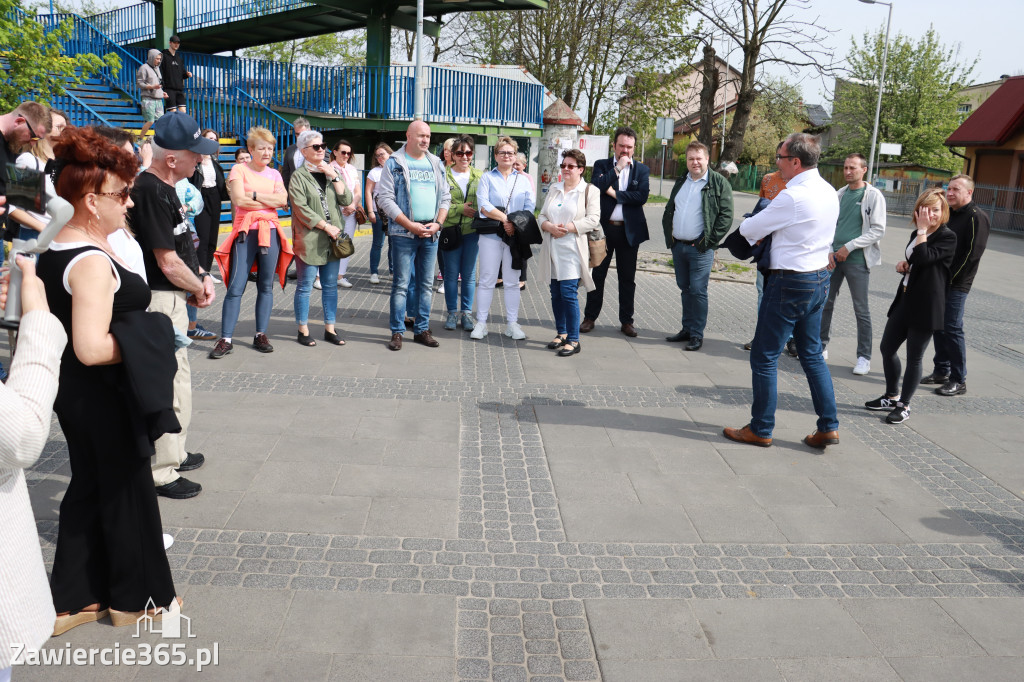 Fotorelacja Łazy: spacer z Burmistrzem Maciejem Kaczyńskim