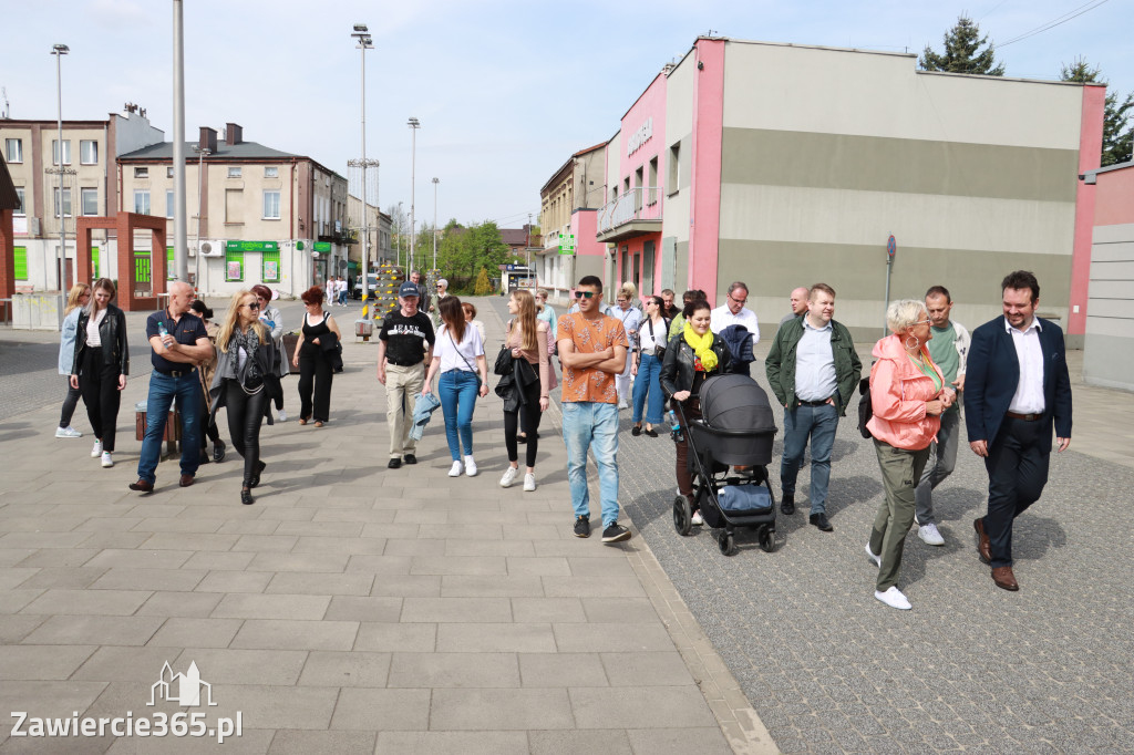 Fotorelacja Łazy: spacer z Burmistrzem Maciejem Kaczyńskim