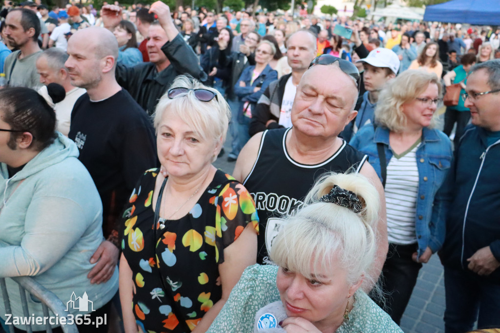 Fotorelacja: Zawierciańska Majówka i CHŁOPCY Z PLACU BRONI