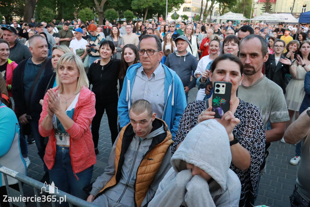 Fotorelacja: Zawierciańska Majówka i CHŁOPCY Z PLACU BRONI