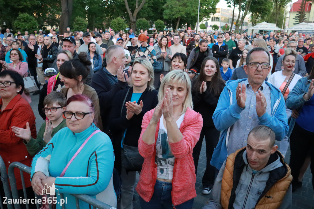 Fotorelacja: Zawierciańska Majówka i CHŁOPCY Z PLACU BRONI