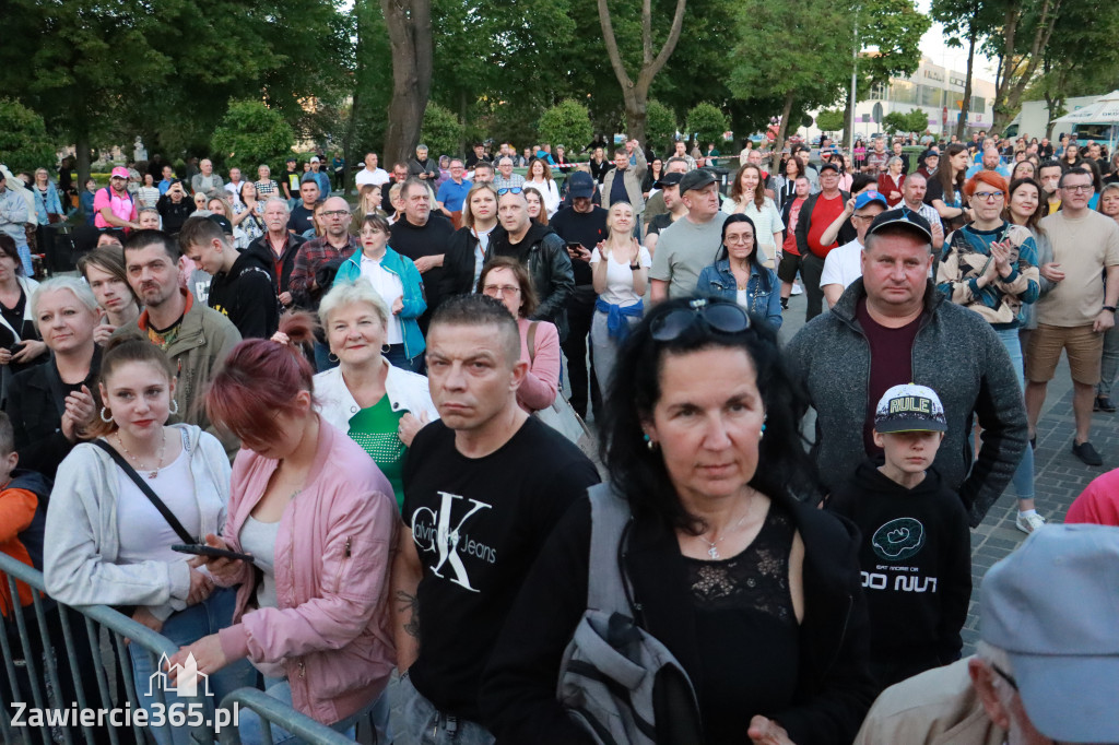 Fotorelacja: Zawierciańska Majówka i CHŁOPCY Z PLACU BRONI