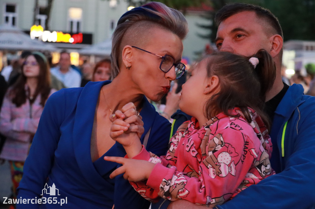 Fotorelacja: Zawierciańska Majówka i CHŁOPCY Z PLACU BRONI