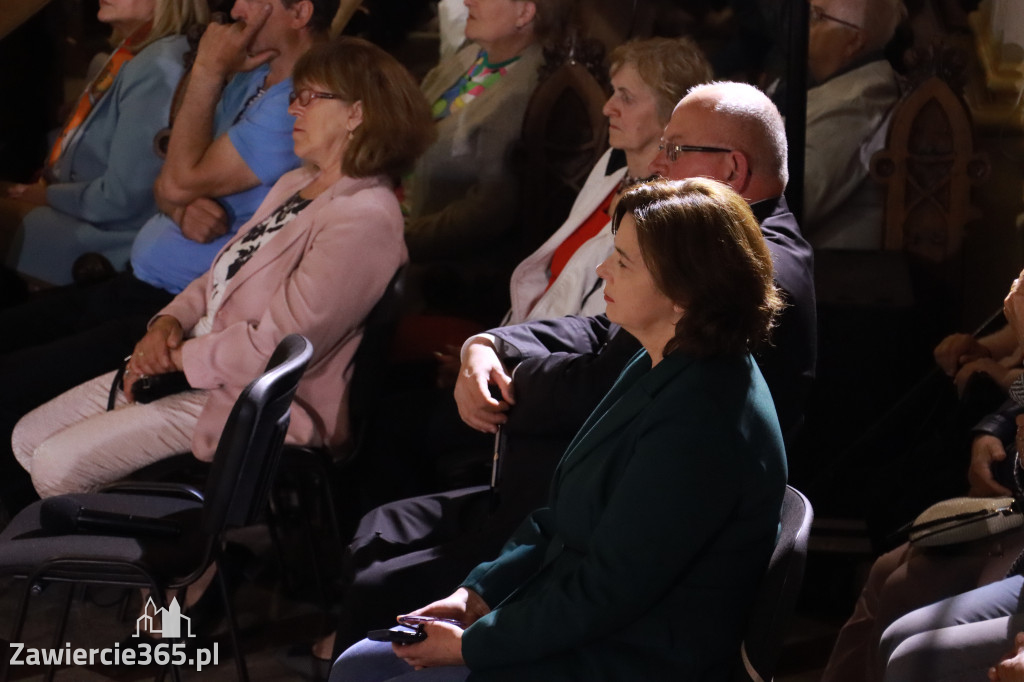 Fotorelacja Koncert Patriotyczno-Religijny w Zawierciu.