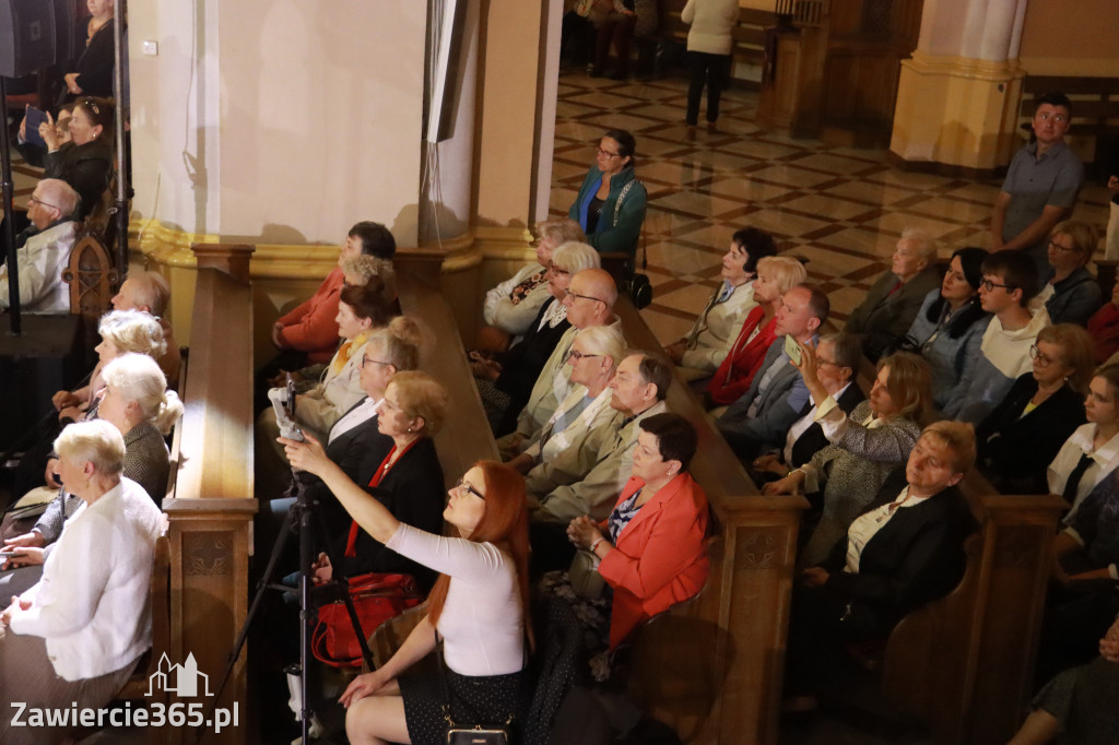 Fotorelacja Koncert Patriotyczno-Religijny w Zawierciu.