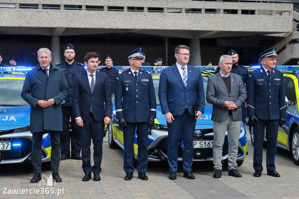 Fotorelacja: 2 nowe radiowozy dla Powiatu Zawierciańskiego