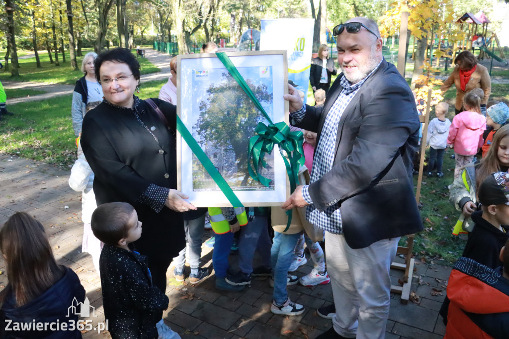 Fotorelacja: Światowy Dzień Drzewa w Zawierciu