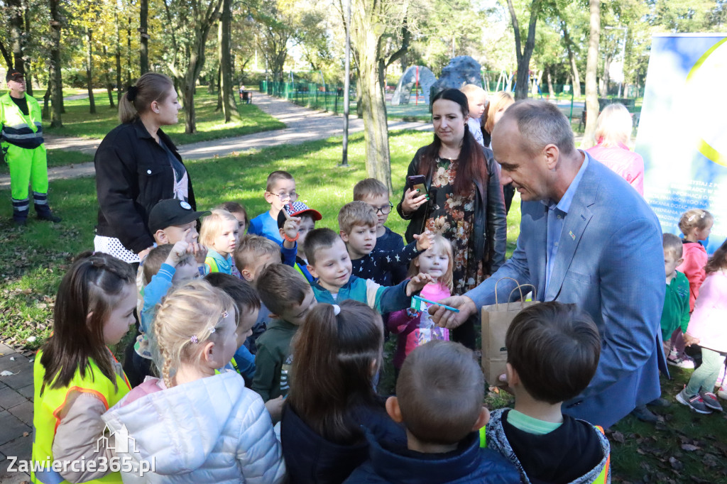 Fotorelacja: Światowy Dzień Drzewa w Zawierciu