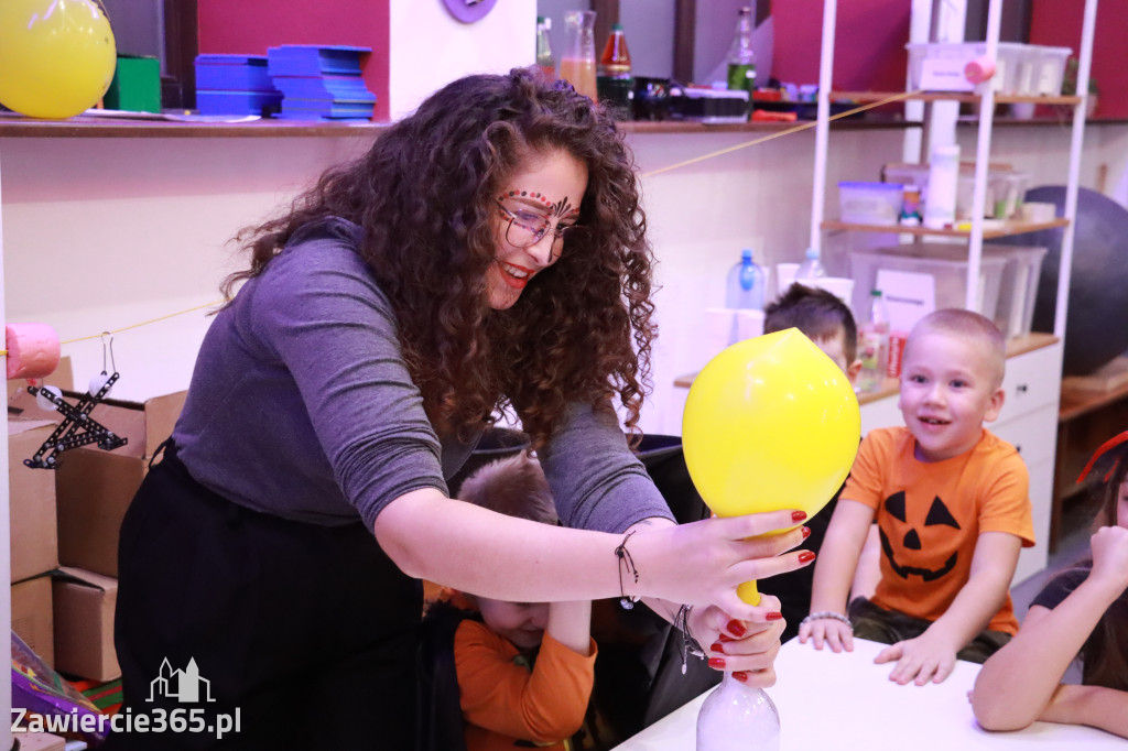 Fotorelacja: Halloween w Małym Centrum Nauki SOWA w Zawierciu