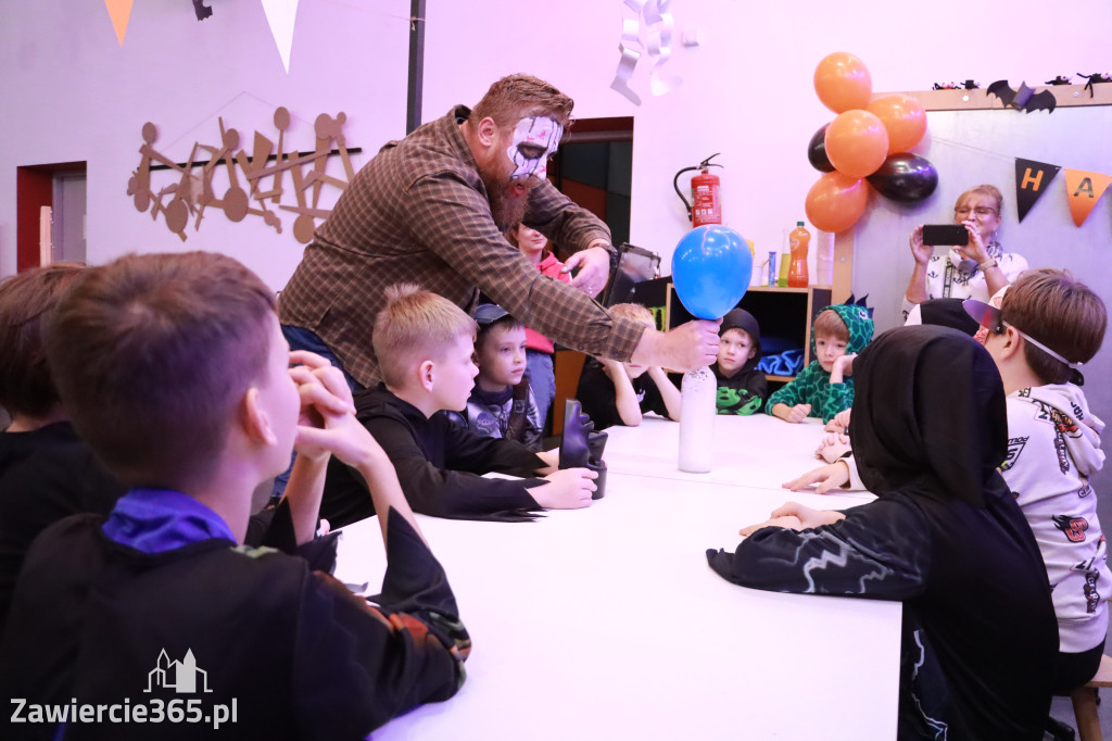 Fotorelacja: Halloween w Małym Centrum Nauki SOWA w Zawierciu