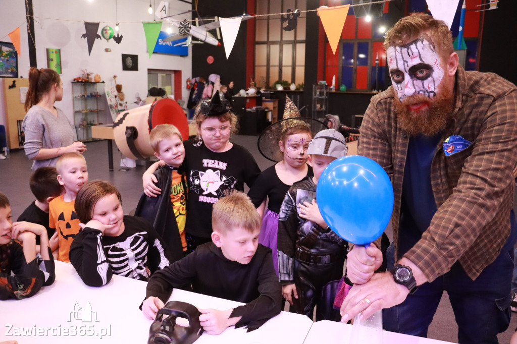 Fotorelacja: Halloween w Małym Centrum Nauki SOWA w Zawierciu