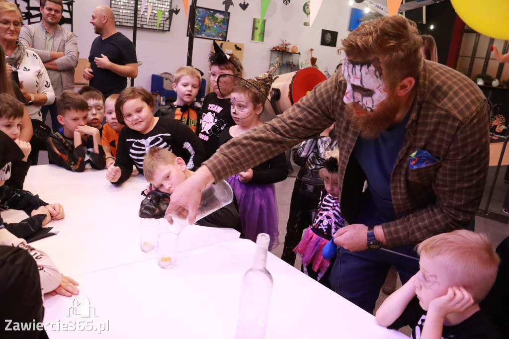 Fotorelacja: Halloween w Małym Centrum Nauki SOWA w Zawierciu