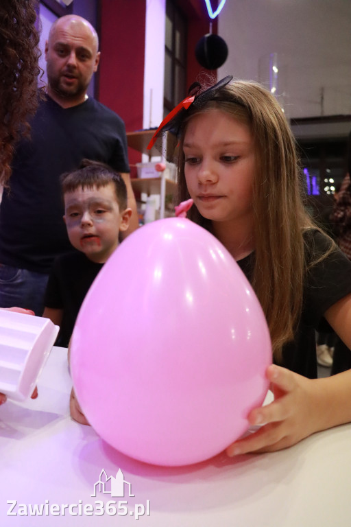 Fotorelacja: Halloween w Małym Centrum Nauki SOWA w Zawierciu