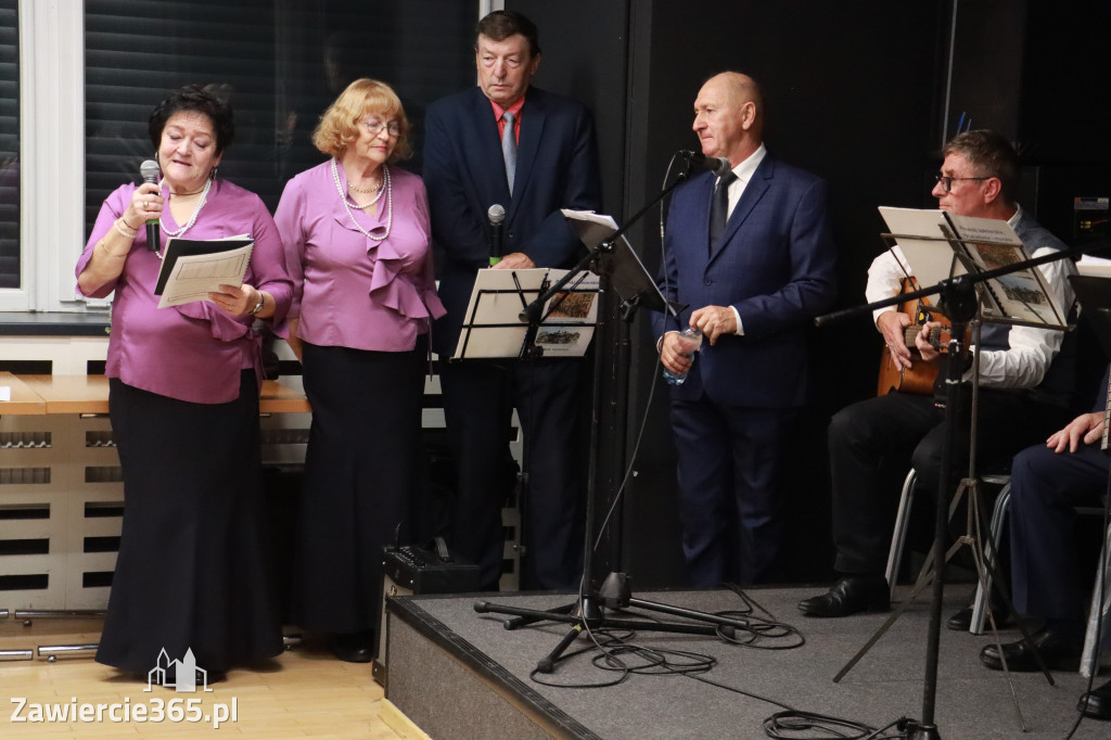 Fotorelacja: NIEPODLEGŁEJ CZEŚĆ I CHWAŁA w MOK Zawiercie