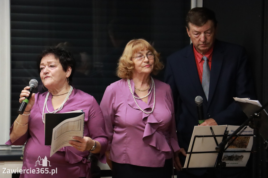 Fotorelacja: NIEPODLEGŁEJ CZEŚĆ I CHWAŁA w MOK Zawiercie