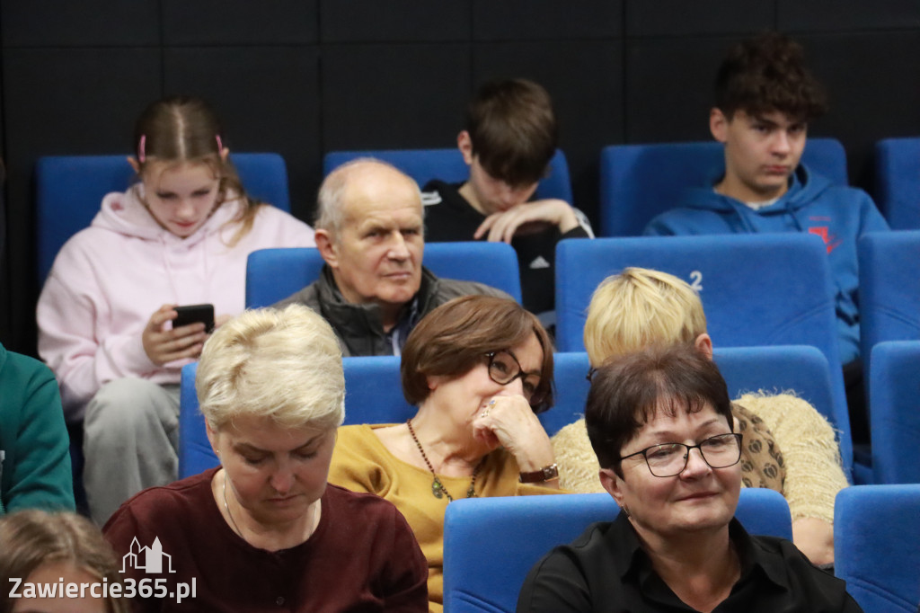 Fotorelacja: NIEPODLEGŁEJ CZEŚĆ I CHWAŁA w MOK Zawiercie