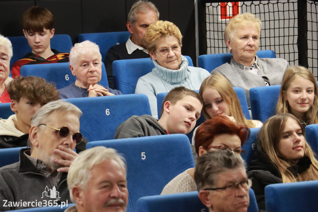 Fotorelacja: NIEPODLEGŁEJ CZEŚĆ I CHWAŁA w MOK Zawiercie