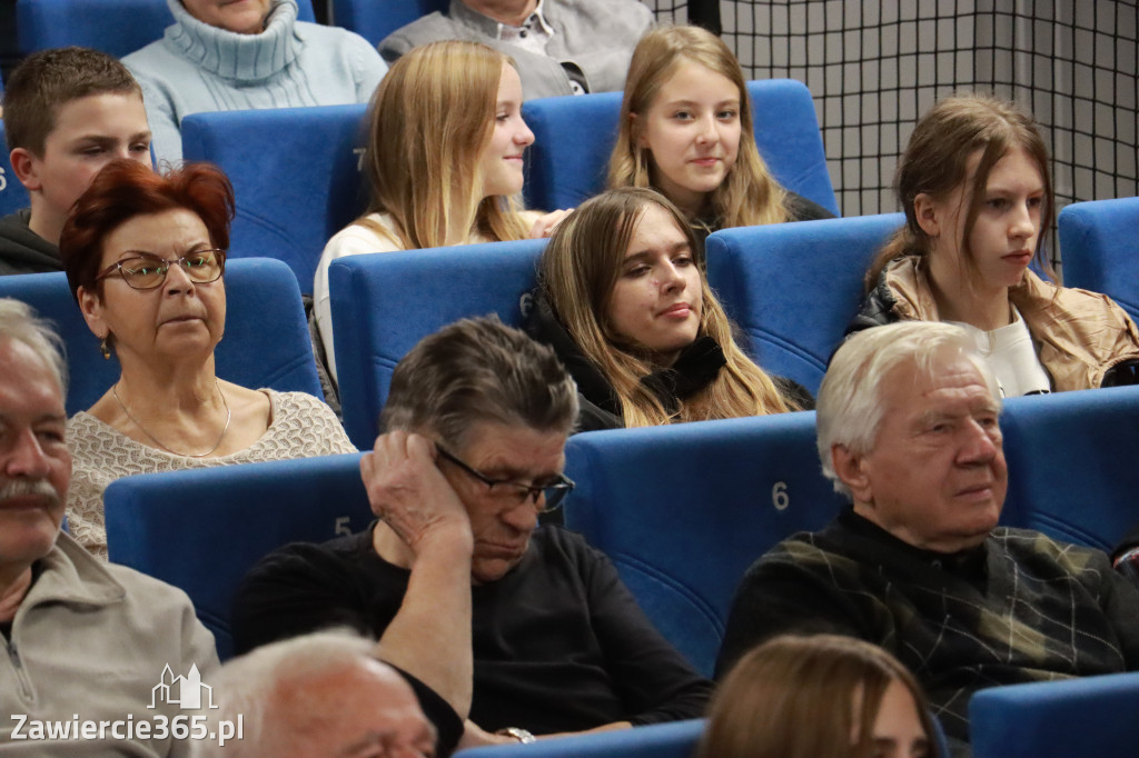 Fotorelacja: NIEPODLEGŁEJ CZEŚĆ I CHWAŁA w MOK Zawiercie