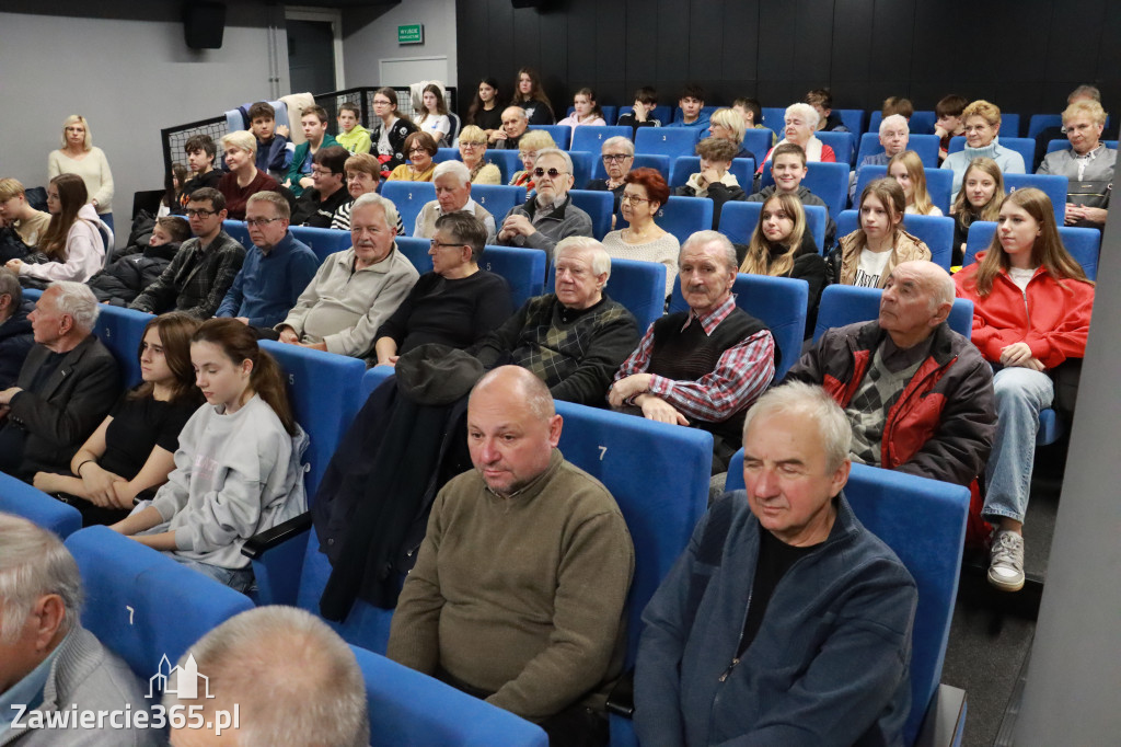 Fotorelacja: NIEPODLEGŁEJ CZEŚĆ I CHWAŁA w MOK Zawiercie