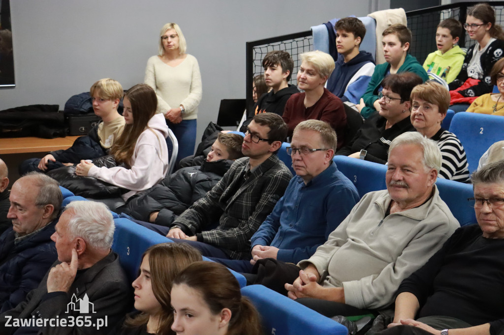 Fotorelacja: NIEPODLEGŁEJ CZEŚĆ I CHWAŁA w MOK Zawiercie